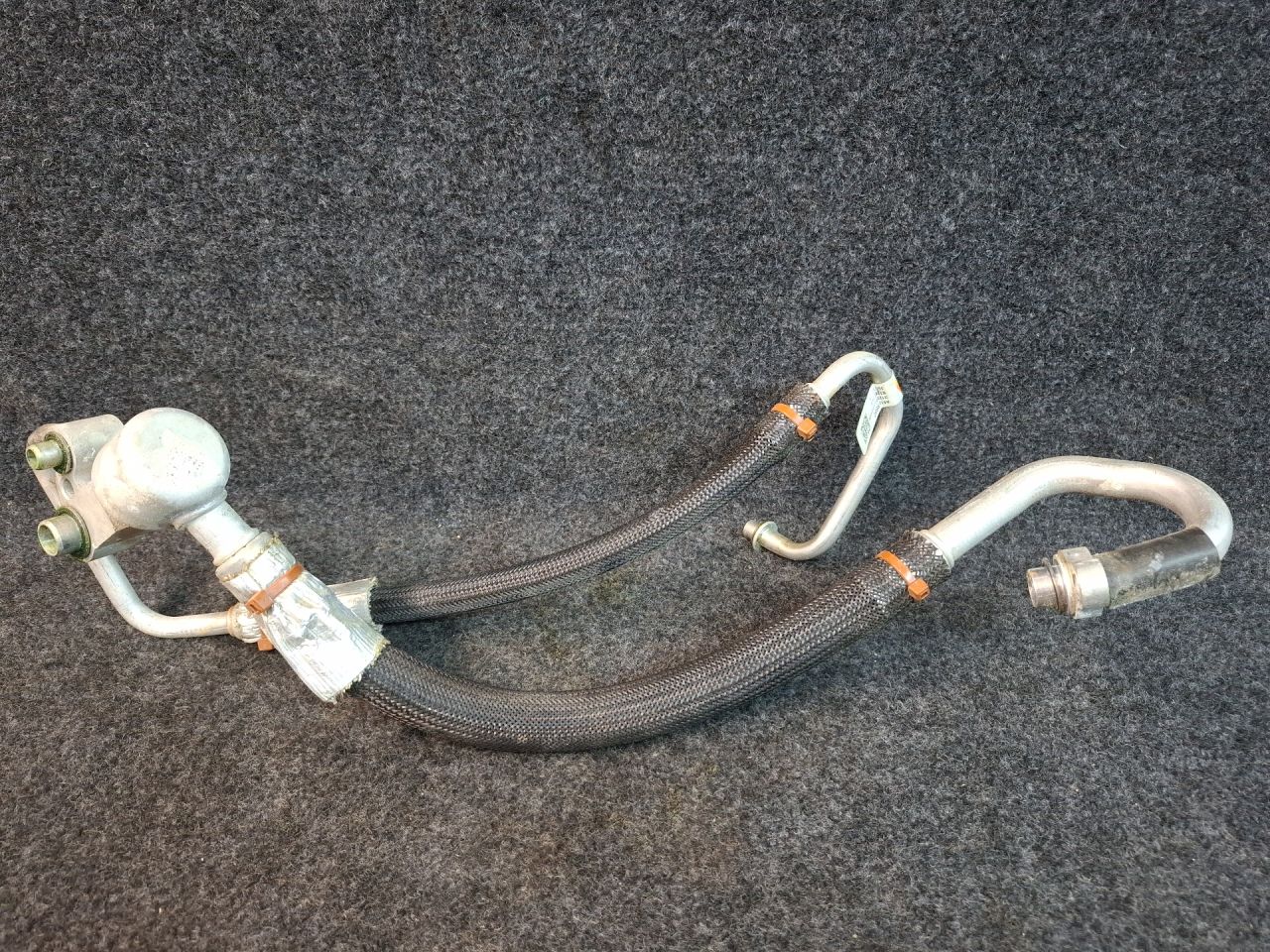 трубка кондиционера Chevrolet Equinox 3 поколение 2018, 2.0 л., бензин, АКПП, передний привод, 84129882 - фото №1