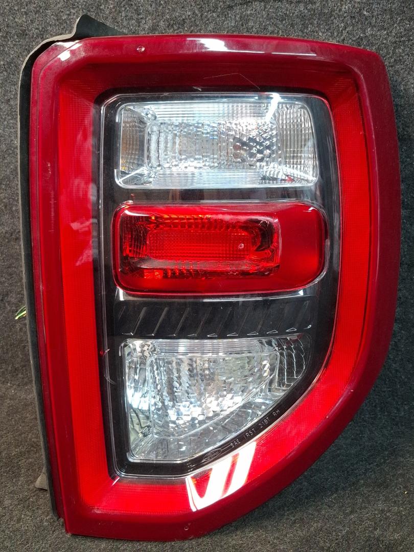 фонарь задний правый Ford Bronco SPORT 1 2021, 1.5 л., бензин, АКПП, синий, внедорожник 5 дв., полный привод, M1PB-13404-A - фото №1