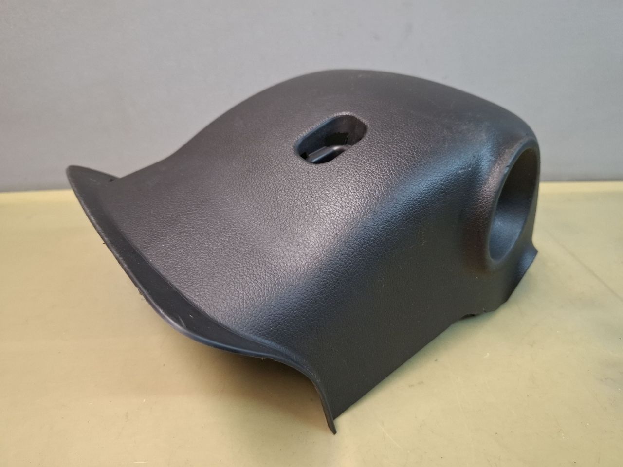 кожух рулевой колонки Hyundai Elantra AD 2018, 2.0 л., бензин, АКПП, серебристый, передний привод, 84855F3000 - фото №1