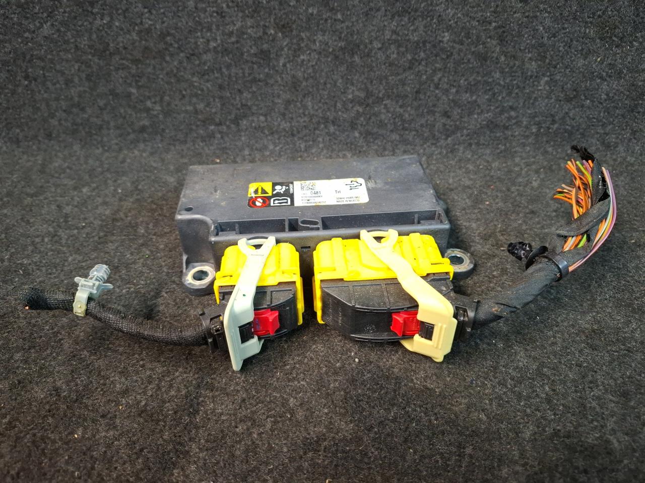 блок AirBag Chevrolet Malibu 9 поколение 2017, 1.5 л., бензин, АКПП, черный, седан, передний привод, 13584587, 13510481 - фото №1