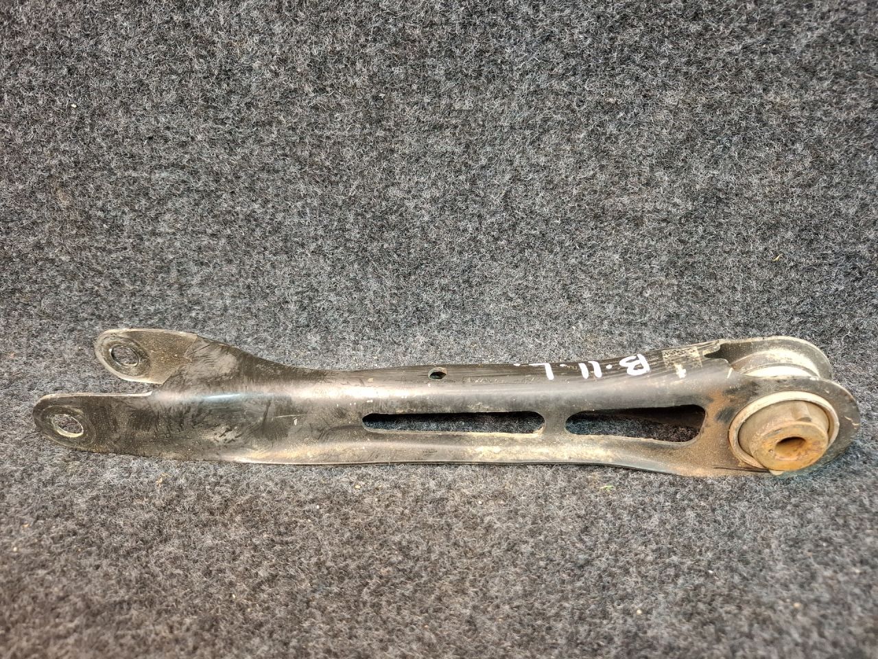 рычаг задний левый Chevrolet Equinox 3 поколение 2018, 1.5 л., бензин, АКПП, серый/441b, полный привод - фото №1