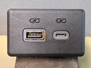 разъем AUX / USB Chevrolet Blazer 3 поколение 2019, 3.6 л., бензин, АКПП, белый, полный привод, 13525891