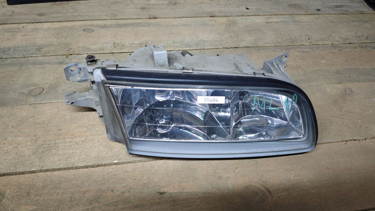 фара правая Mazda Millenia 1 поколение 1998 - фото №1