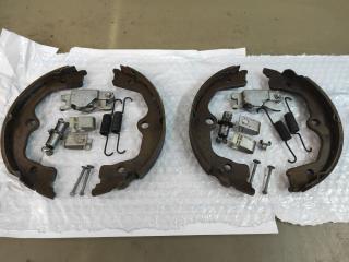 колодки стояночного тормоза Honda Accord 8 поколение CU2 2010, 2.4 л., K24Z3, бензин, АКПП, серый, седан, передний привод, правый руль