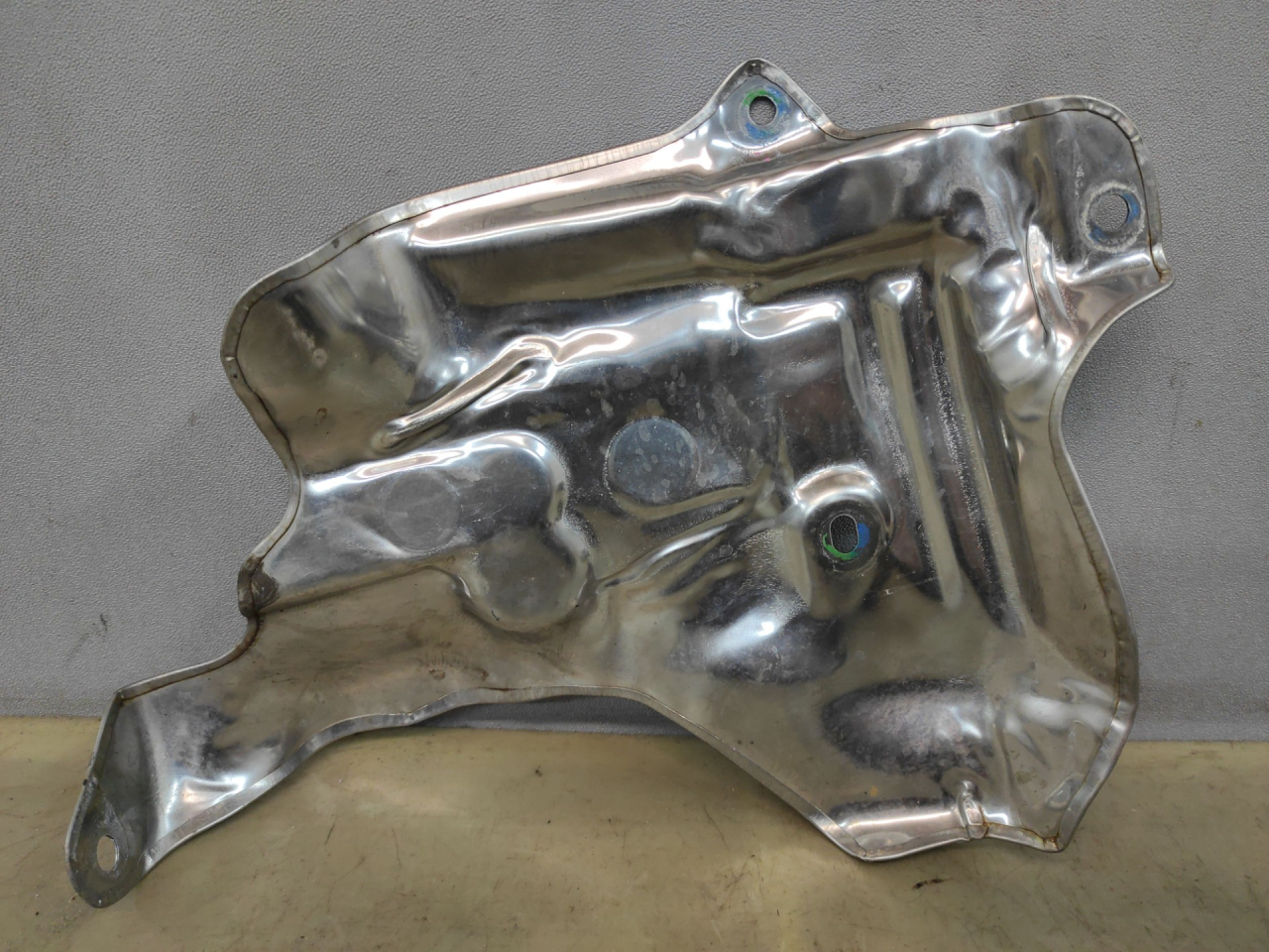 шумоизоляция (термозащита) Ford Escape 4 поколение CX482 2021, 2.5 л., гибрид, АКПП, внедорожник 5 дв., полный привод, 6A04721, K2GP7F469FB - фото №1