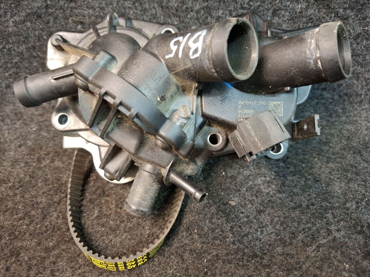 помпа Volkswagen Jetta 7 поколение 2019, 1.4 л., бензин, АКПП, серый, передний привод, 04E121042 - фото №1