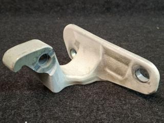 петля двери Volkswagen Transporter T6 2016, L146B07M16