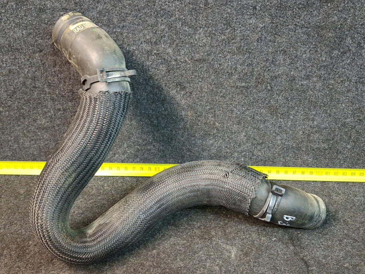 патрубок радиатора Chevrolet Malibu 9 поколение 2017, 1.5 л., бензин, АКПП, черный, седан, передний привод, 23322856 - фото №1