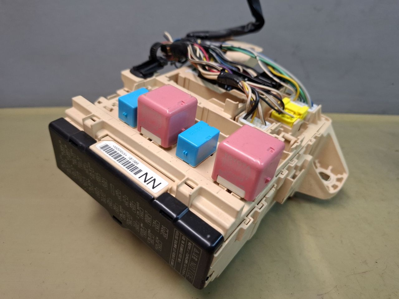 блок предохранителей Toyota Camry 7 поколение XV40 ACV40 2009, 2.4 л., 2AZ-FE, бензин, АКПП, синий, седан, передний привод - фото №1