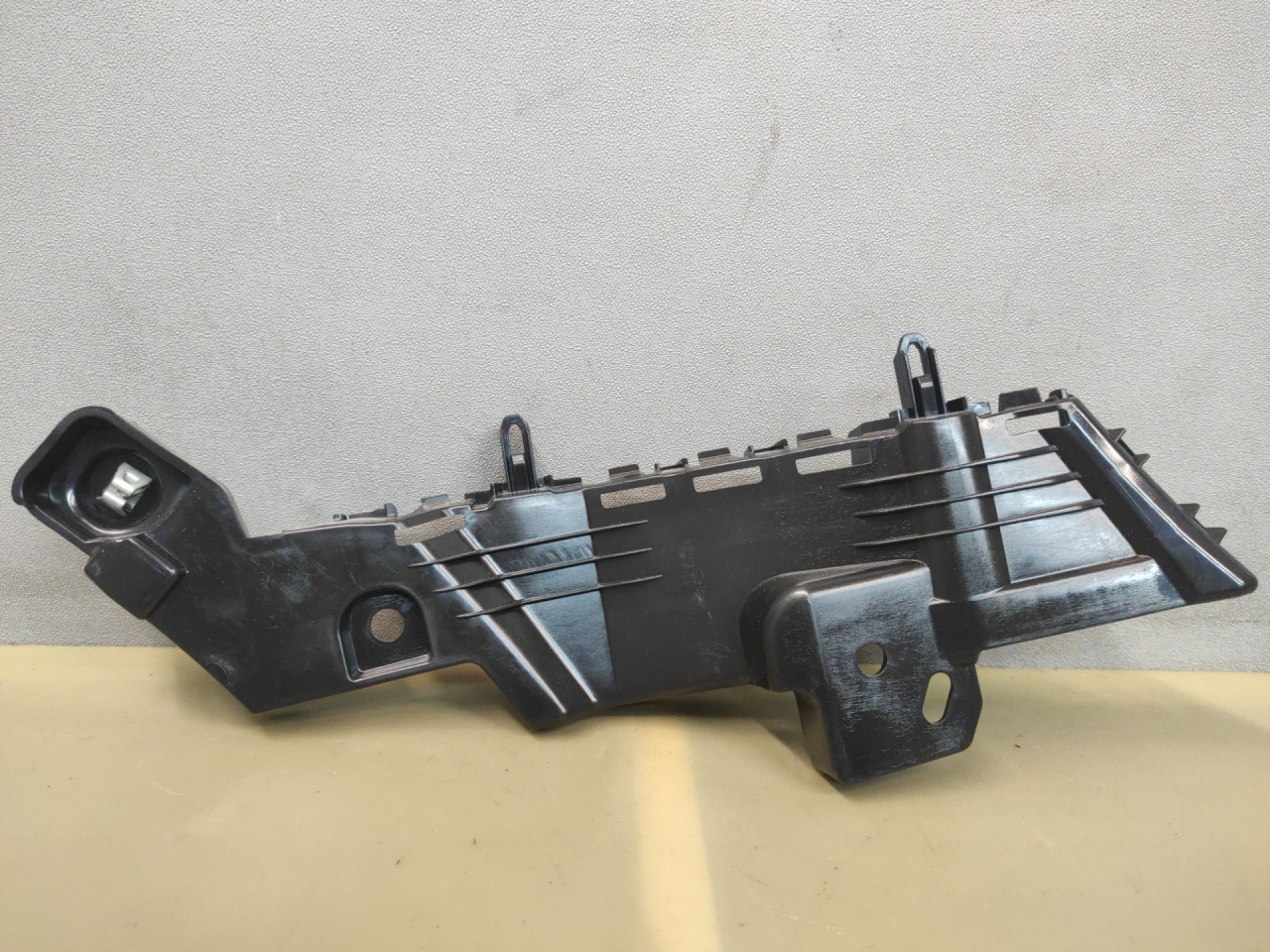 Крепление бампера переднего Buick Encore GX 1 поколение 2022, 42713980 - фото №1