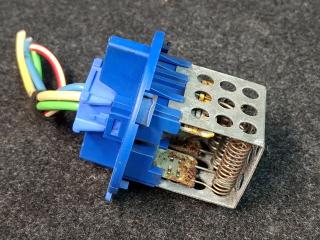 сопротивление печки Mercedes-Benz Sprinter 2 поколение (W906) 2007, 2.1 л., OM 646.701, дизель, МКПП, красный