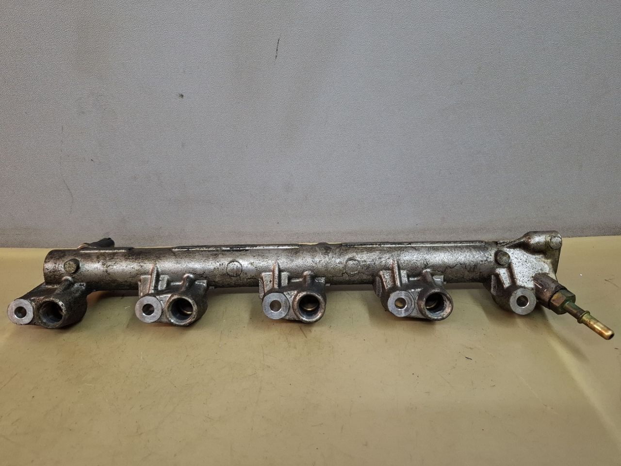 топливная рампа Mazda CX-7 1 поколение ER 2008, 2.3 л., L3-VDT, бензин, АКПП, голубой/30s, полный привод - фото №1