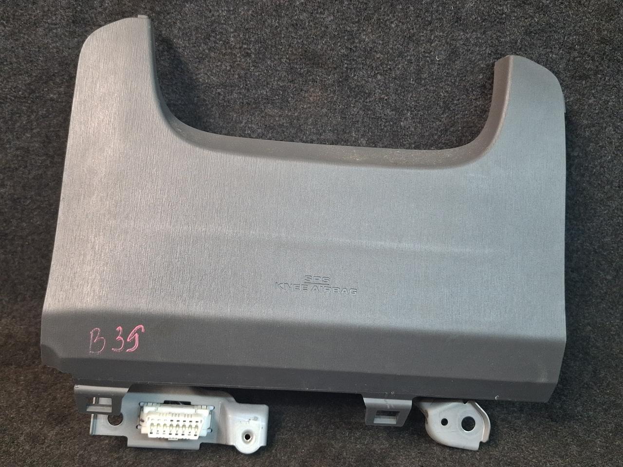 подушка безопасности коленная Toyota Prius V 1 поколение ZVW41 ZVW41 2014, 1.8 л., гибрид, АКПП, синий, хетчбэк 5 дв., передний привод - фото №1