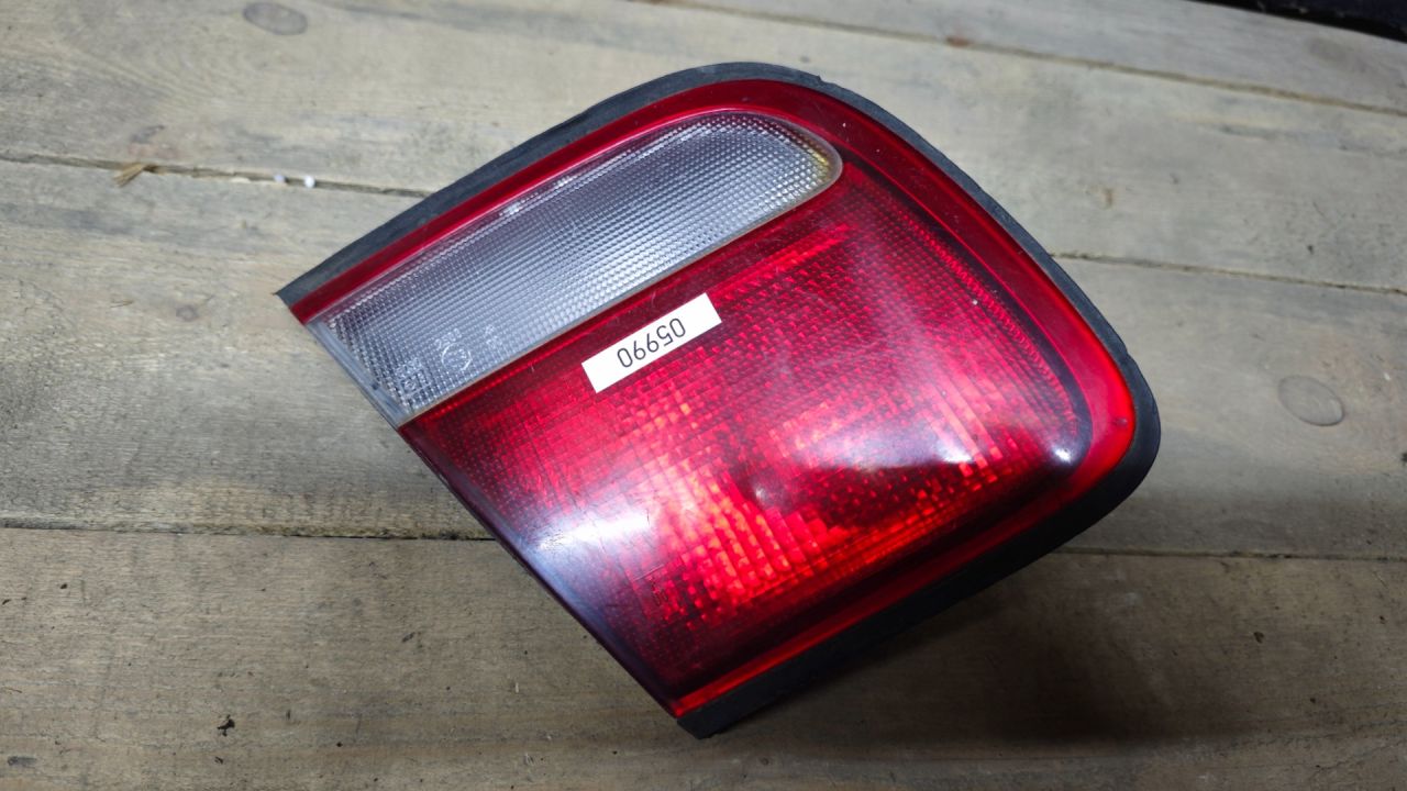 фонарь крышки багажника левый Mazda Millenia 1 поколение 1999 - фото №1