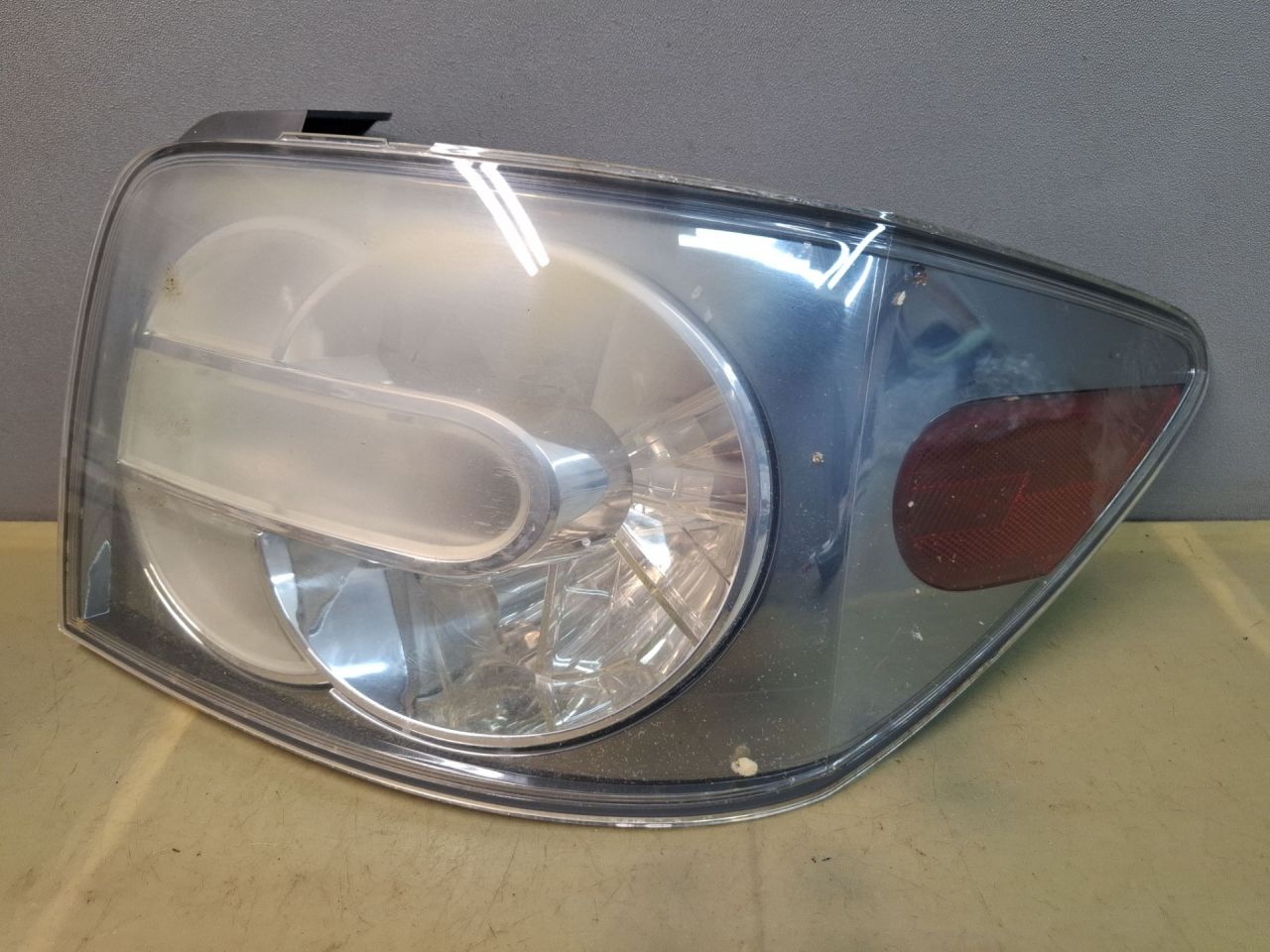 фонарь задний правый Mazda CX-7 1 поколение ER 2008, 2.3 л., L3-VDT, бензин, АКПП, голубой/30s, полный привод - фото №1