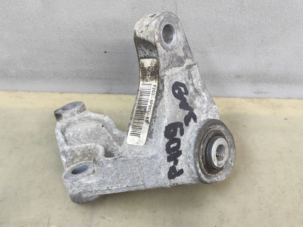 подушка крепления КПП Ford Edge 2 поколение CD539 2018, 2.0 л., бензин, АКПП, черный, внедорожник 5 дв., полный привод, F2G36P093BB - фото №1