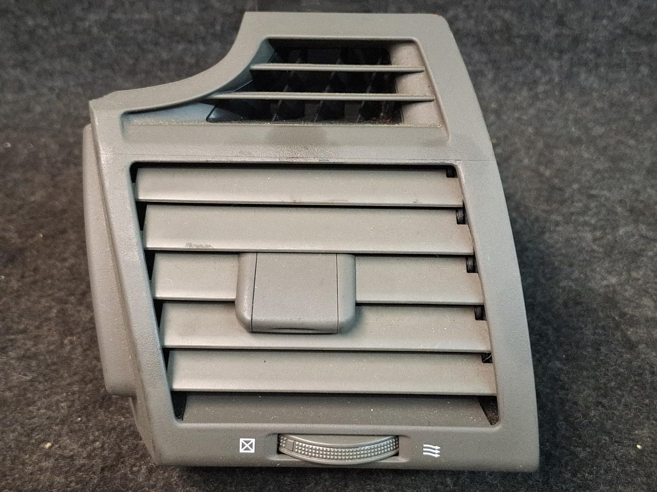 дефлектор обдува салона Toyota Camry 7 поколение XV40 2008, 2.4 л., 2AZ-FE, бензин, АКПП, седан, передний привод - фото №1