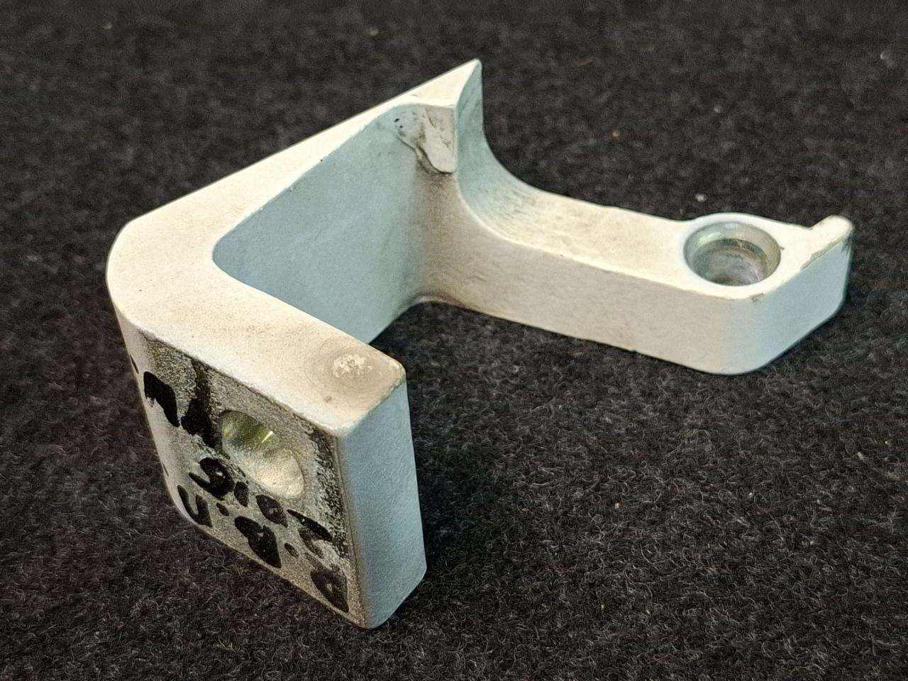 петля двери Volkswagen Transporter T6 2016 - фото №1