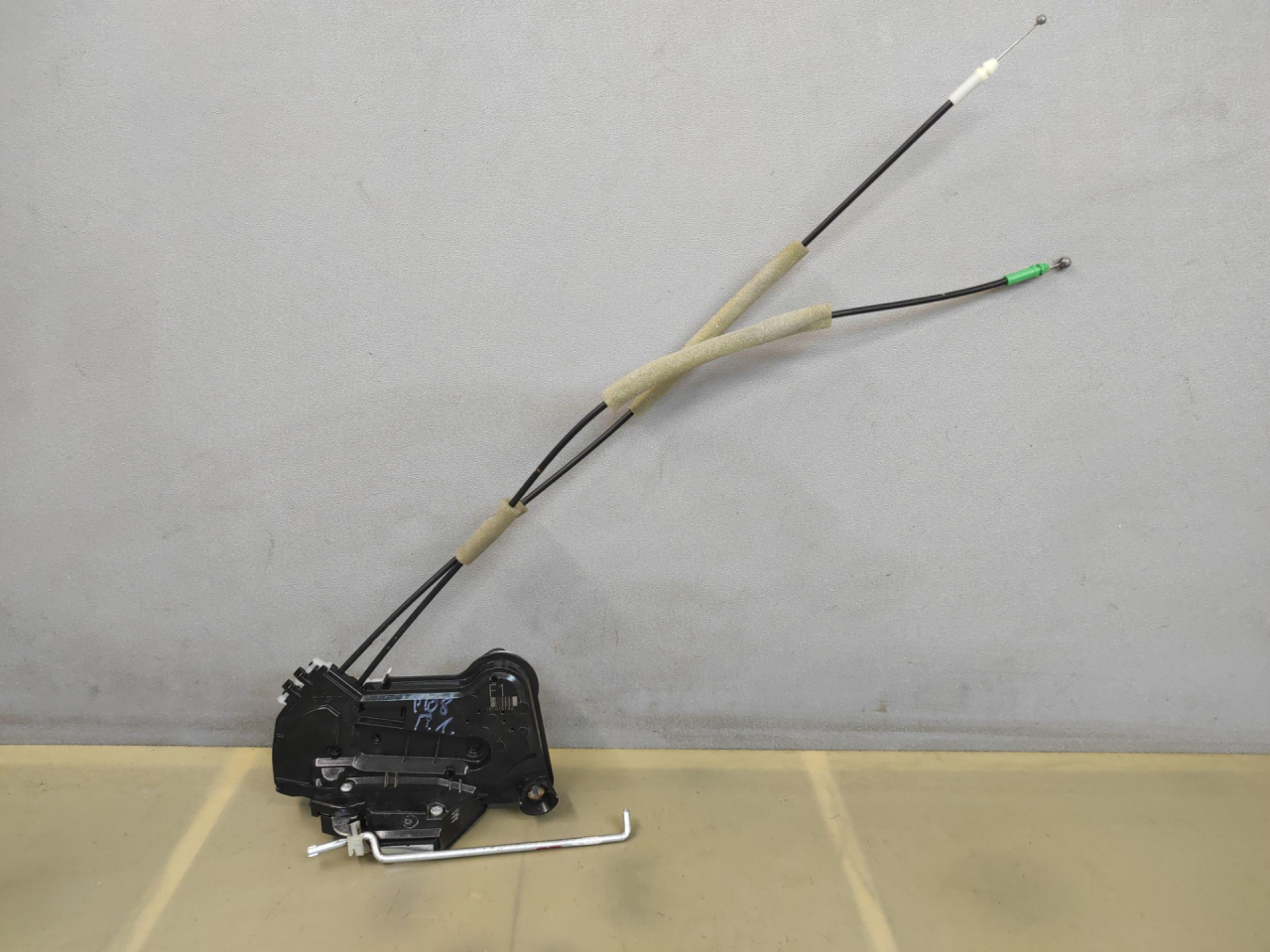 замок двери передней левой Subaru Impreza 5 поколение (GK/GT) 2019, 2.0 л., бензин, вариатор, серый, седан, полный привод, 18101513D - фото №1