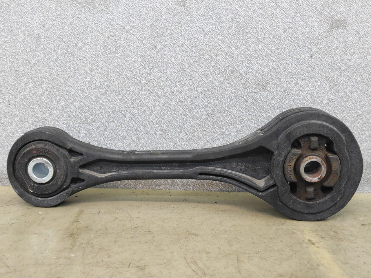 подушка крепления КПП Subaru Impreza 5 поколение (GK/GT) 2019, 2.0 л., бензин, вариатор, серый, седан, полный привод, 1F6C0402 - фото №1