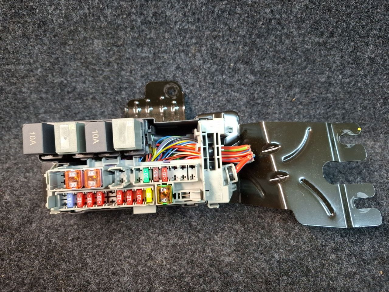 блок предохранителей Chevrolet Equinox 3 поколение 2018, 2.0 л., бензин, АКПП, передний привод - фото №1