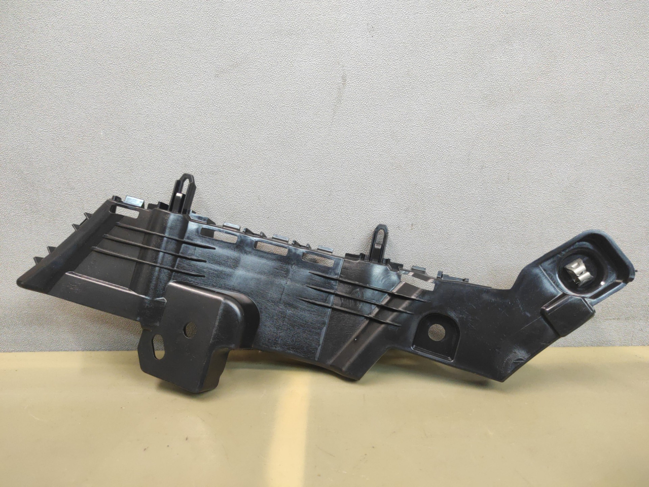 крепление бампера Buick Encore GX 1 поколение 2022, 42713982 - фото №1