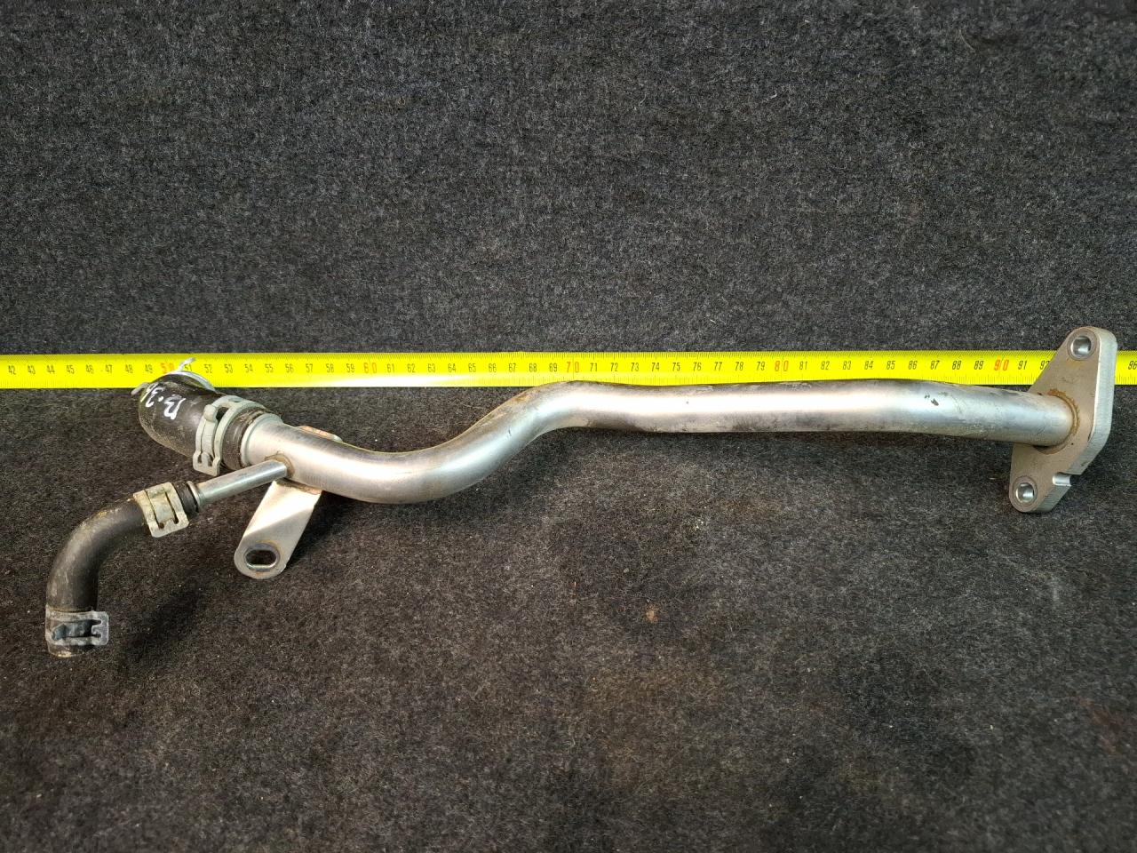 трубка охлаждающей жидкости Chevrolet Malibu 9 поколение 2017, 1.5 л., бензин, АКПП, черный, седан, передний привод - фото №1