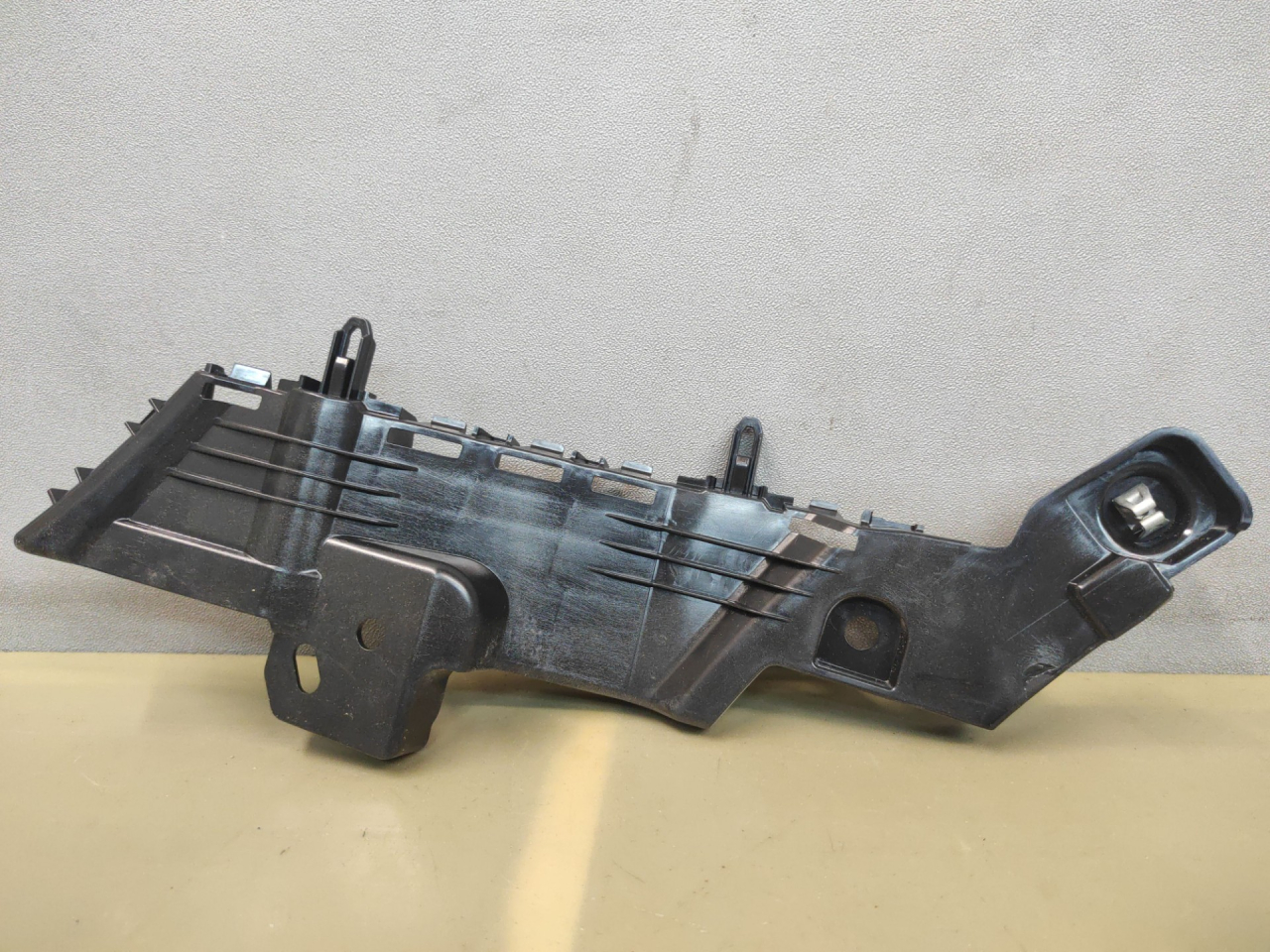 крепление бампера Buick Encore GX 1 поколение 2022, 42713982 - фото №1