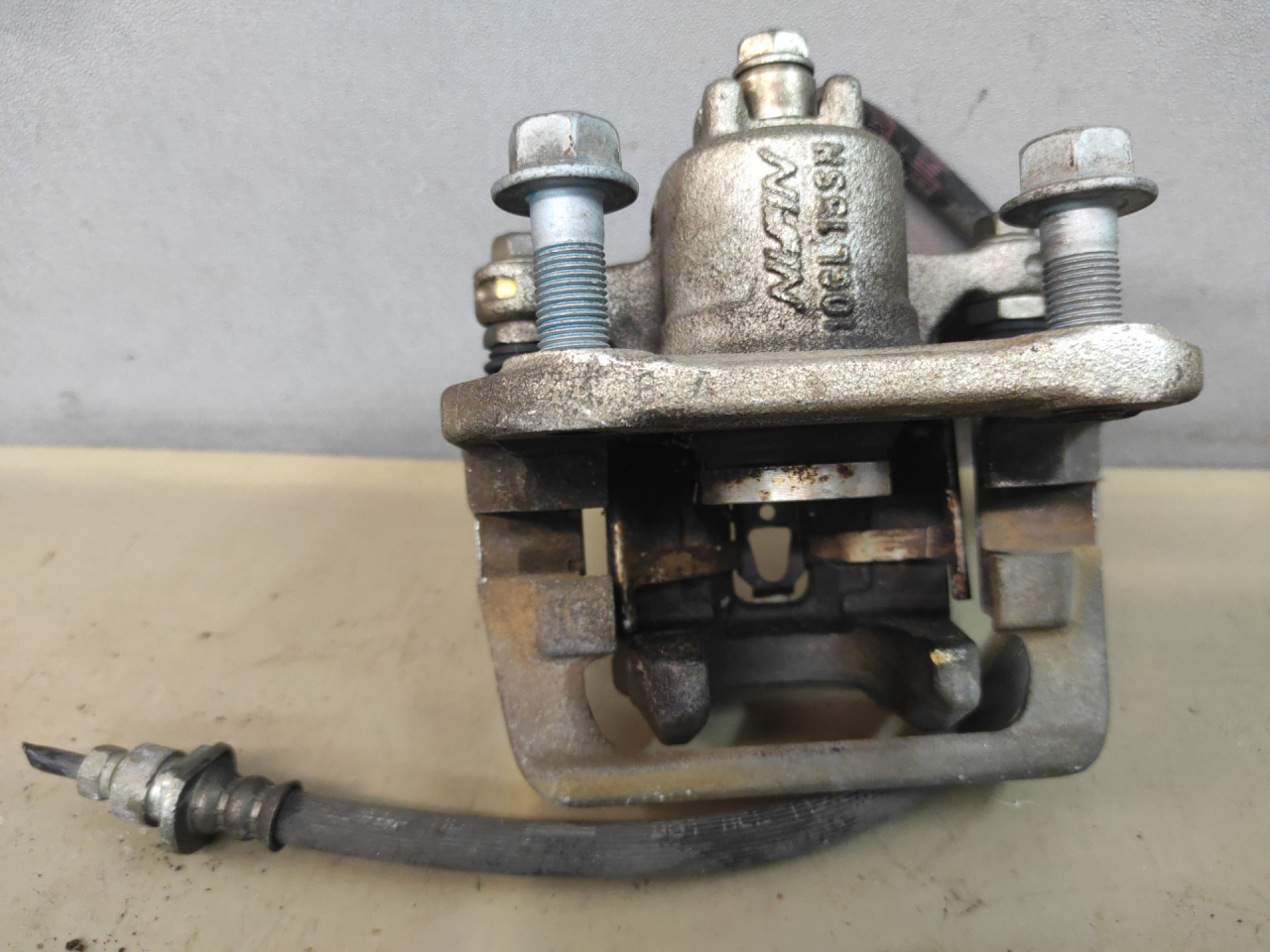 суппорт задний левый Honda Accord 8 поколение CU2 2010, 2.4 л., K24Z3, бензин, АКПП, серый, седан, передний привод, правый руль - фото №1