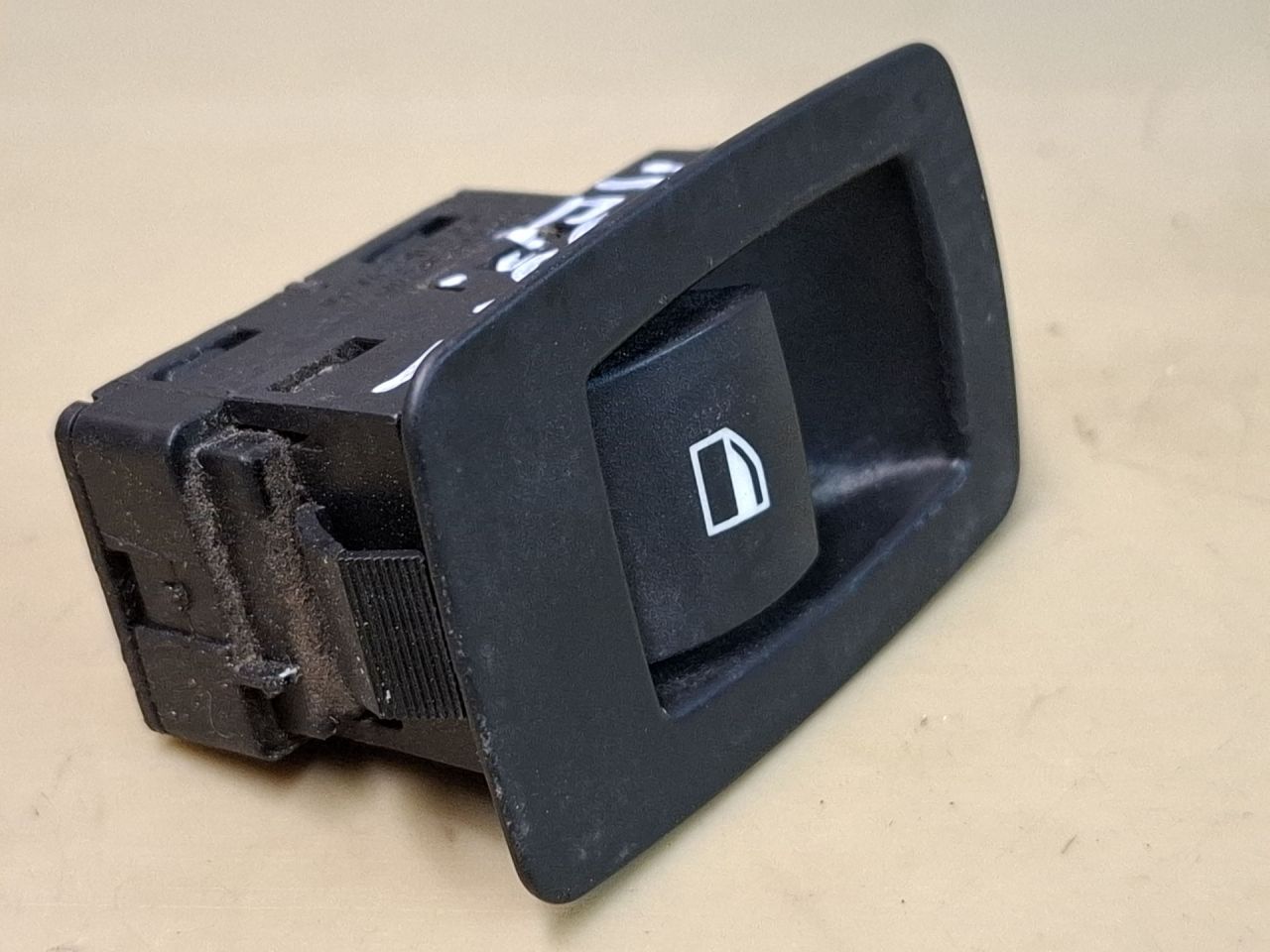 кнопка стеклоподъемника двери BMW X5 E70 2008, 3.0 л., дизель, АКПП, серый, внедорожник 5 дв., полный привод, правый руль, 6935534 - фото №1