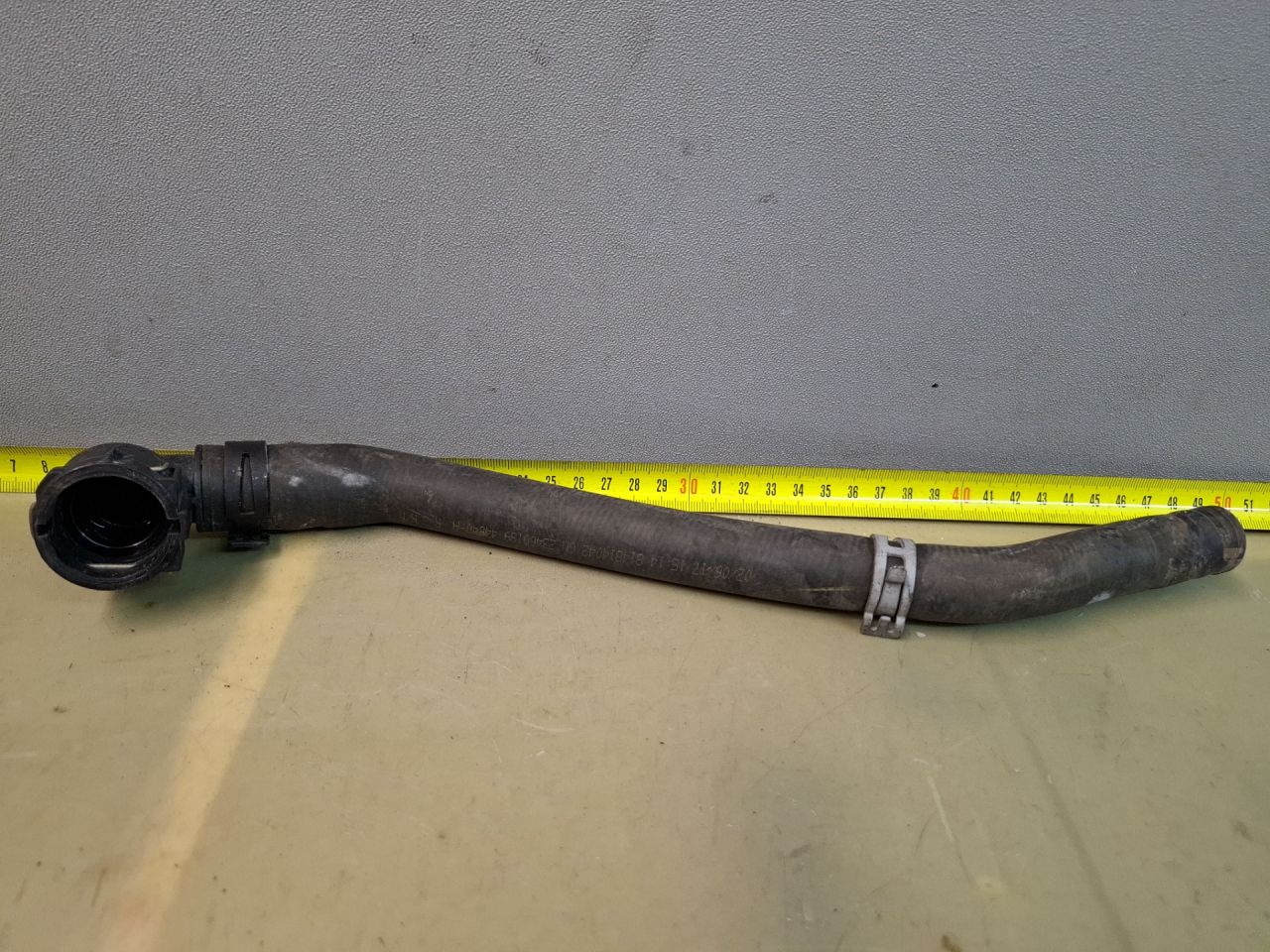 патрубок (трубопровод, шланг) Chevrolet Malibu 9 поколение 2018, 1.5 л., бензин, АКПП, бордовый, передний привод - фото №1