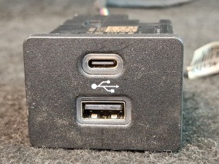 разъем AUX / USB Ford Explorer 6 поколение U625 2020, 3.0 л., бензин, АКПП, внедорожник 5 дв., полный привод, LB5T-14F014-CB