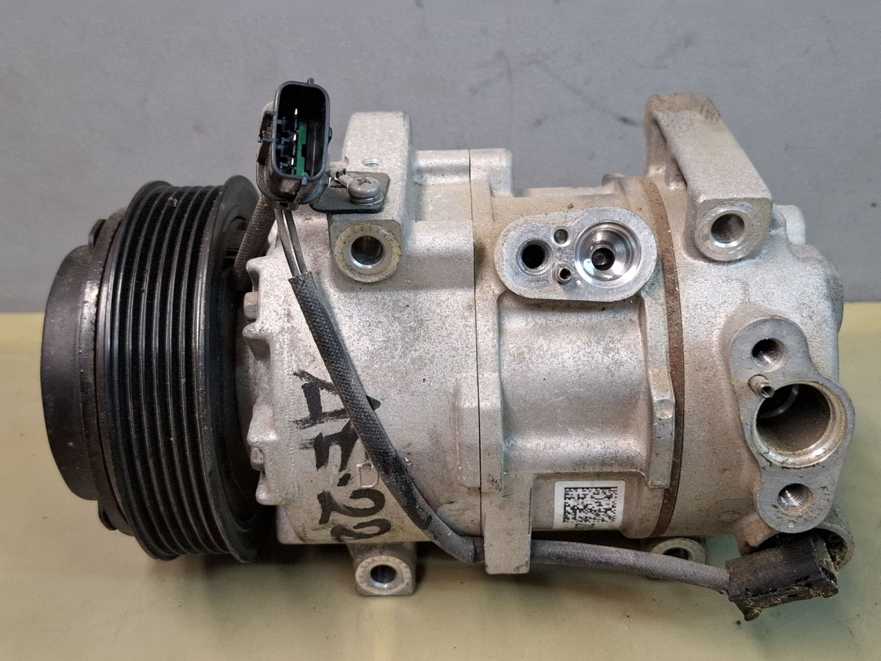 компрессор кондиционера Kia Stonic 1 поколение 2022, 1.4 л., G4LC, бензин, МКПП, передний привод, DVE12N - фото №1