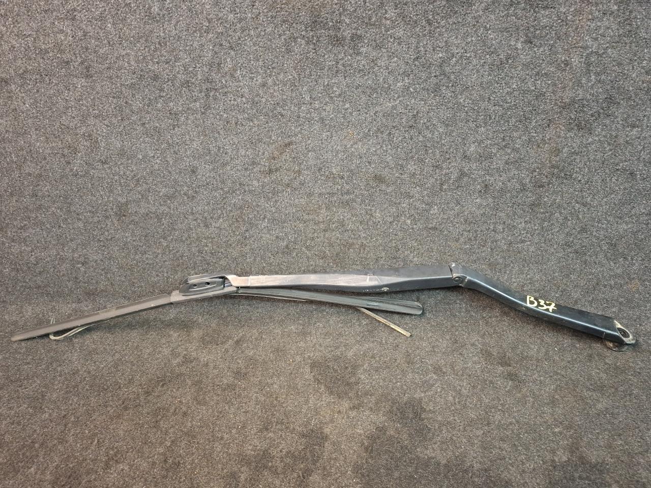 щеткодержатель (поводок стеклоочистителя, дворник) Toyota Camry 7 поколение XV40 2008, 2.4 л., 2AZ-FE, бензин, АКПП, седан, передний привод - фото №1