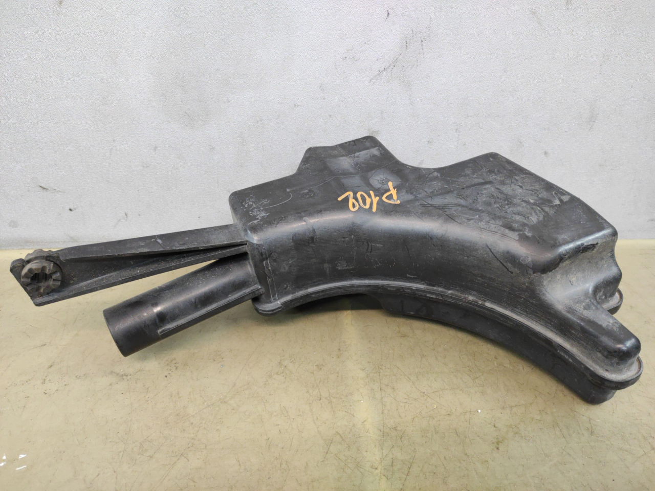 резонатор воздушного фильтра Suzuki Kizashi 1 поколение 2012, 2.4 л., J24B, бензин, АКПП, красный, седан, полный привод, 57LR01 - фото №1