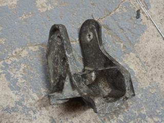 кронштейн (крепление) Mitsubishi Outlander 2 поколение 2007, 3.0 л., i, 6B31, бензин, АКПП, серебристый, внедорожник 5 дв., передний привод