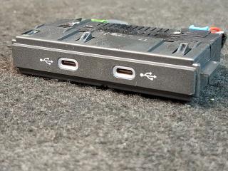 разъем AUX / USB Volkswagen Taos 1 поколение 2024, 1.5 л., бензин, АКПП, черный, внедорожник 5 дв., полный привод, 5NA035700