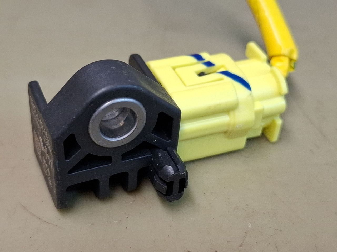 датчик удара Hyundai Elantra AD 2018, 2.0 л., бензин, АКПП, серебристый, передний привод, 95920F2000 - фото №1