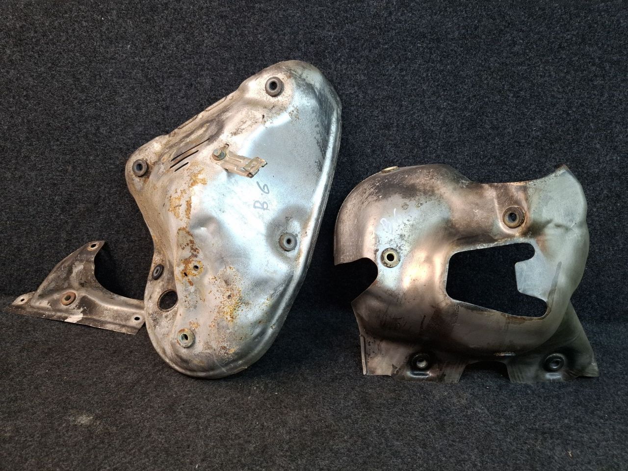 защита (экран) выпускного коллектора Mazda CX-5 2 поколение KF 2018, 2.5 л., PYY1, бензин, АКПП, серый/46g, внедорожник 5 дв., полный привод - фото №1