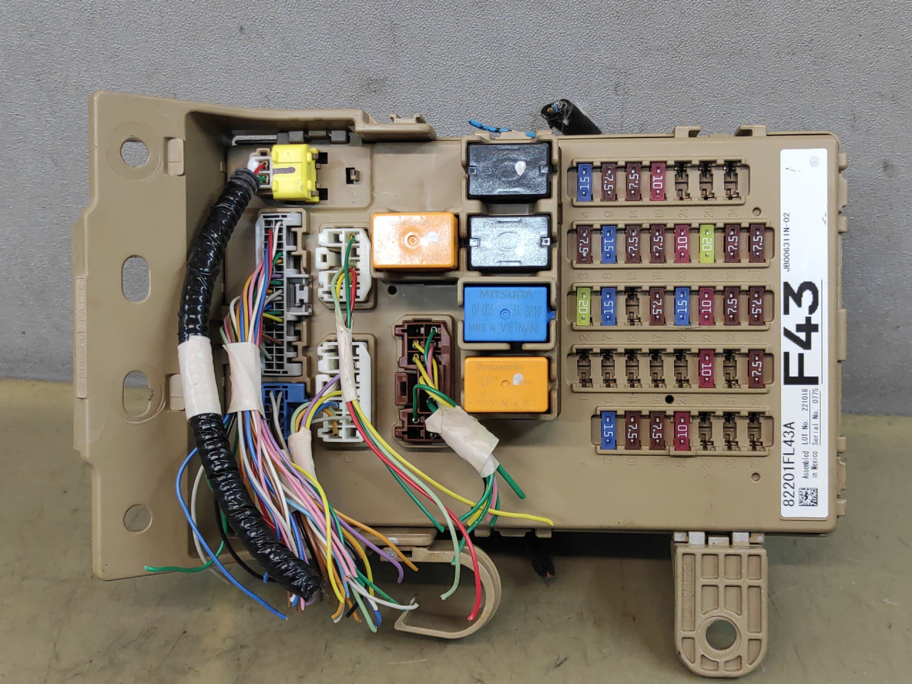 блок предохранителей Subaru Impreza 5 поколение (GK/GT) 2019, 2.0 л., бензин, вариатор, серый, седан, полный привод, 82201FL43A - фото №1