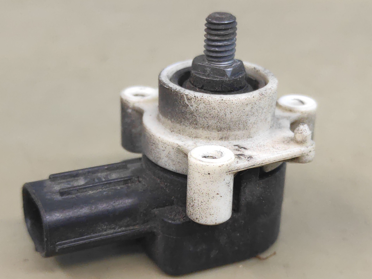 датчик дорожного просвета Subaru Forester 4 поколение (SJ) 2014, 4KC922 - фото №1