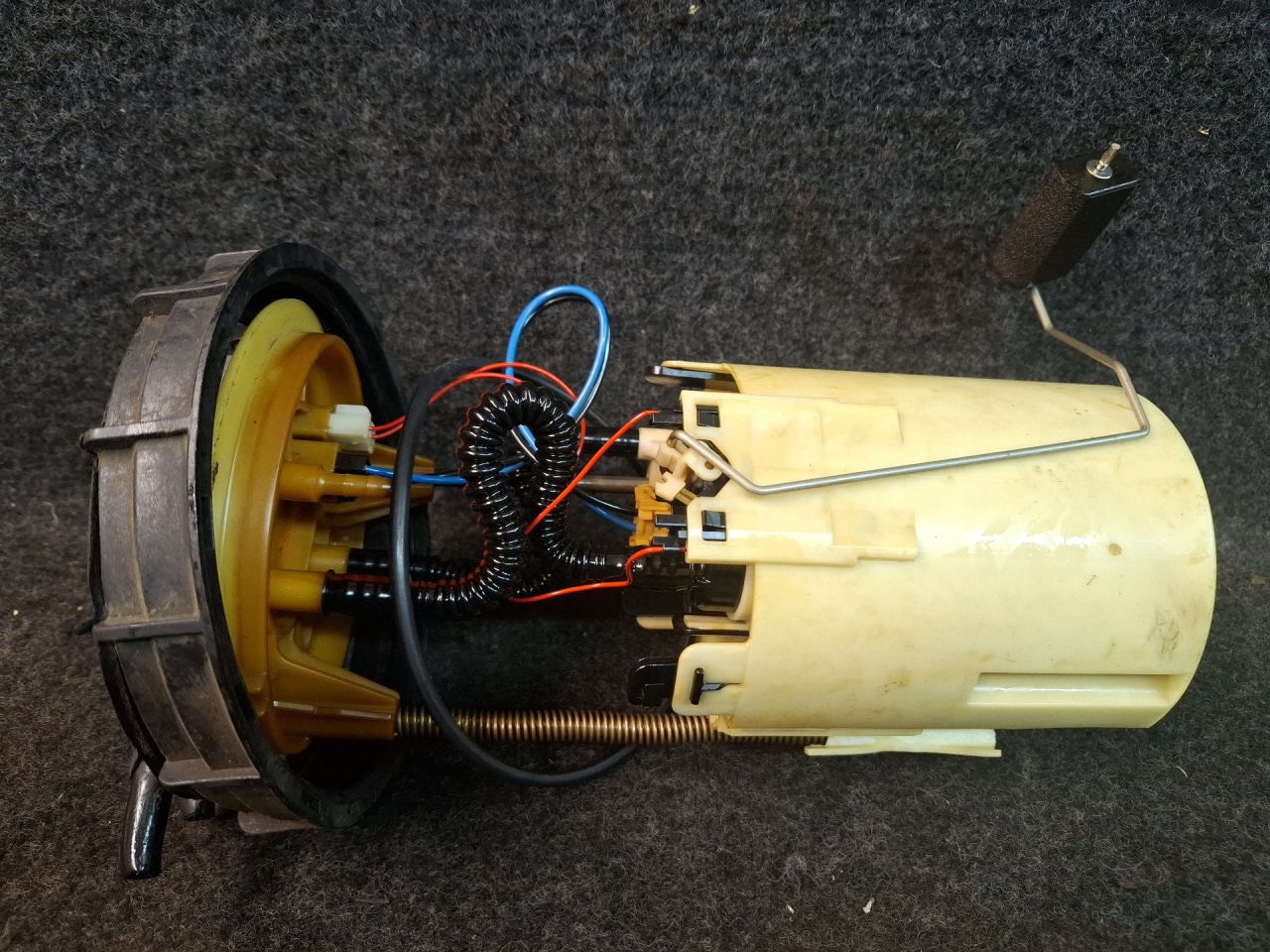 насос топливный Mercedes-Benz Sprinter 2 поколение (W906) 2007, 2.1 л., OM 646.701, дизель, МКПП, красный - фото №1