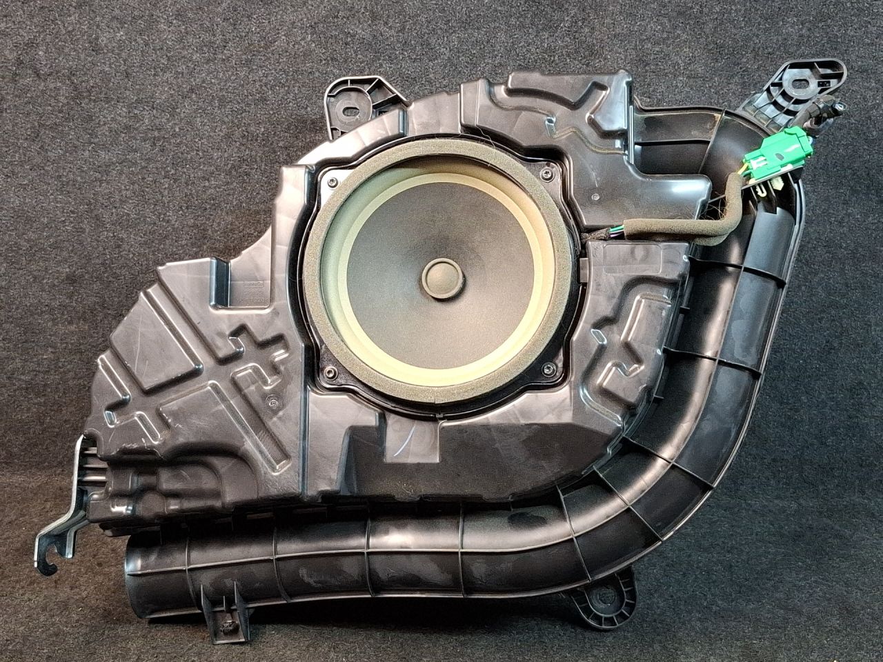 сабвуфер Ford Explorer 6 поколение U625 2020, 3.0 л., бензин, АКПП, внедорожник 5 дв., полный привод, LB5T-19A067-AE - фото №1
