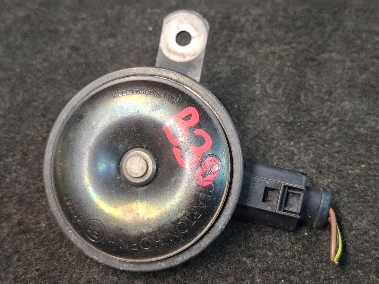 сигнал (клаксон) Volkswagen Jetta 7 поколение (2018 - 2026), 1.4 л., бензин, АКПП, белый, седан, передний привод, 17A951113A - фото №1