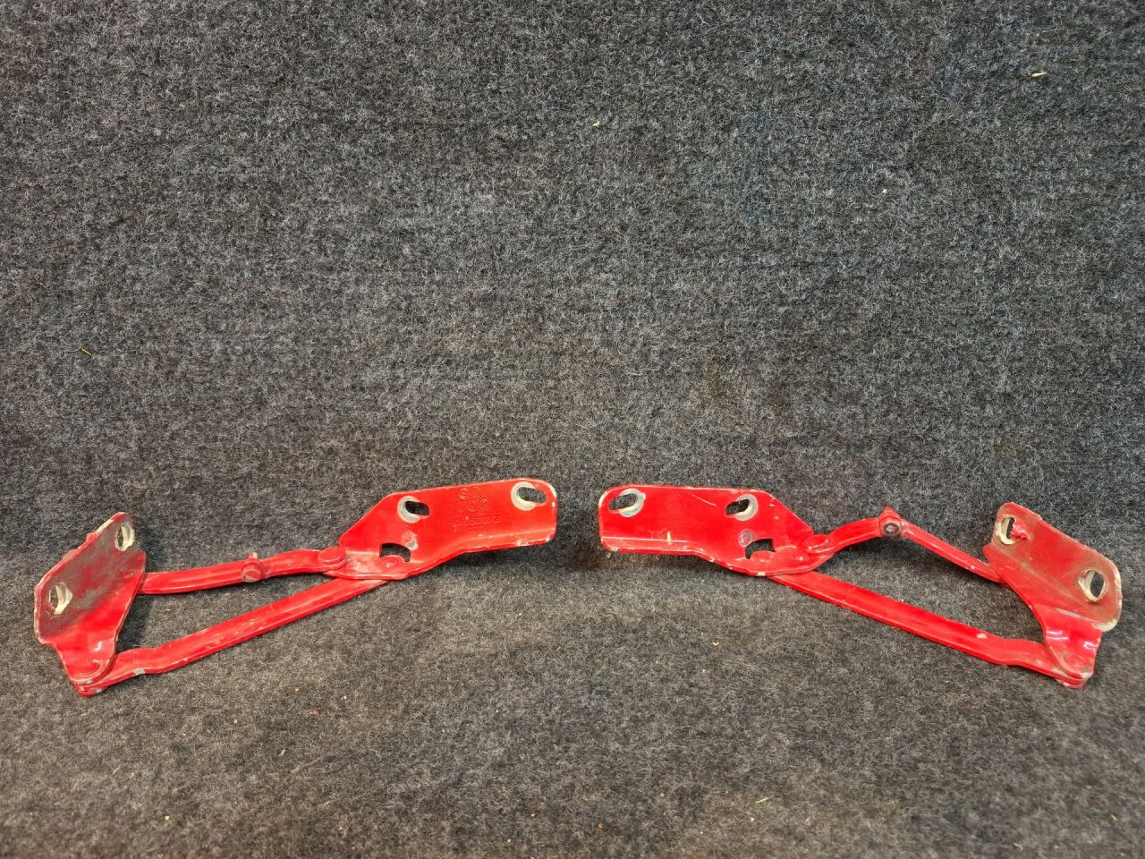 петля капота Mercedes-Benz Sprinter 2 поколение (W906) 2007, 2.1 л., OM 646.701, дизель, МКПП, красный, 9067500021, 9067500121 - фото №1