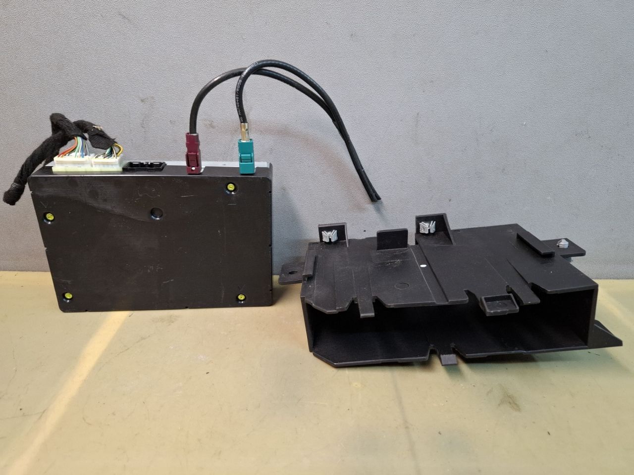 блок Bluetooth Chevrolet Malibu 9 поколение 2018, 1.5 л., бензин, АКПП, бордовый, передний привод, 84298328 - фото №1