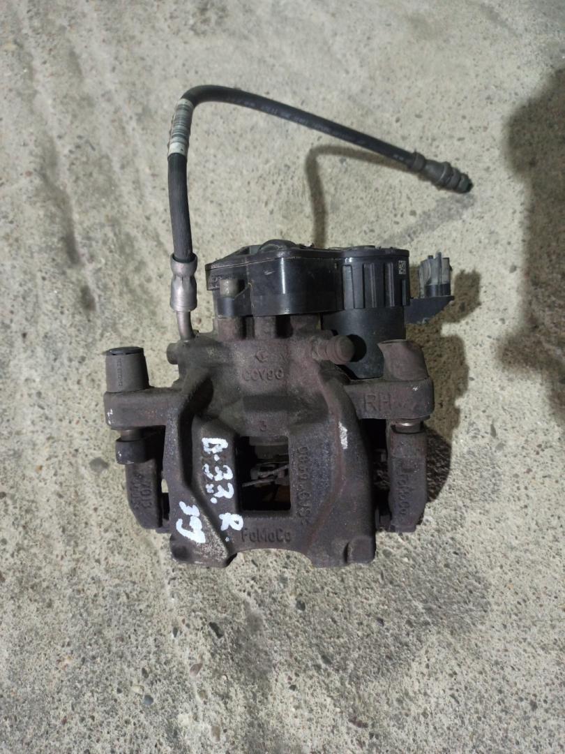 суппорт задний правый Ford Escape 4 поколение CX482 2020, 1.6 л., LUB, бензин, АКПП, белый az, внедорожник 5 дв., полный привод - фото №1