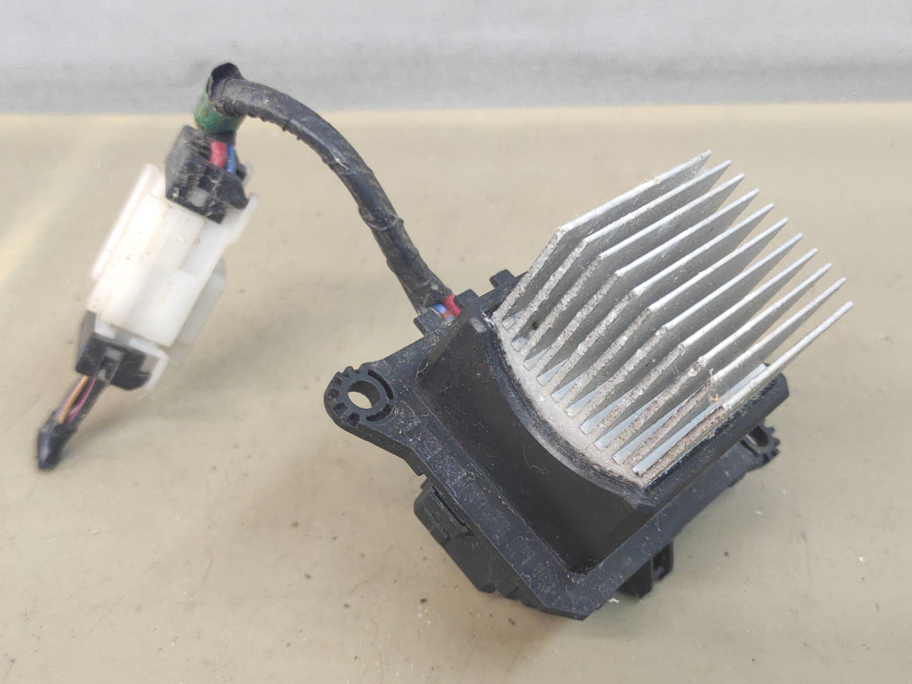 сопротивление печки Subaru Forester 3 поколение (SH) 2009, 2.5 л., EJ253, бензин, АКПП, синий, внедорожник 5 дв., правый руль - фото №1