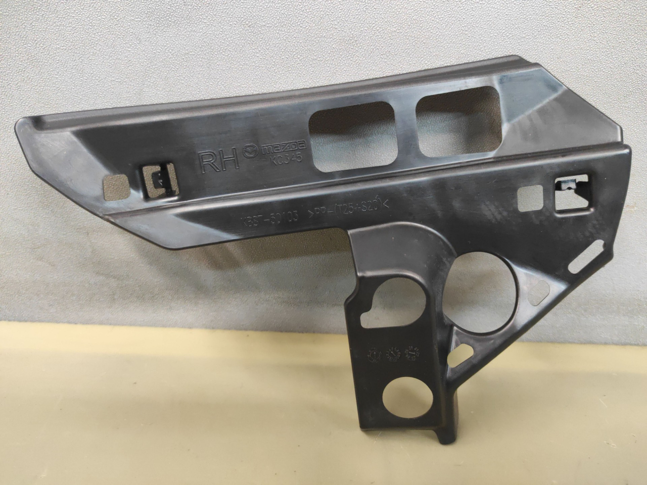 кронштейн (крепление) Mazda CX-5 2 поколение 2020, KBST50103 - фото №1