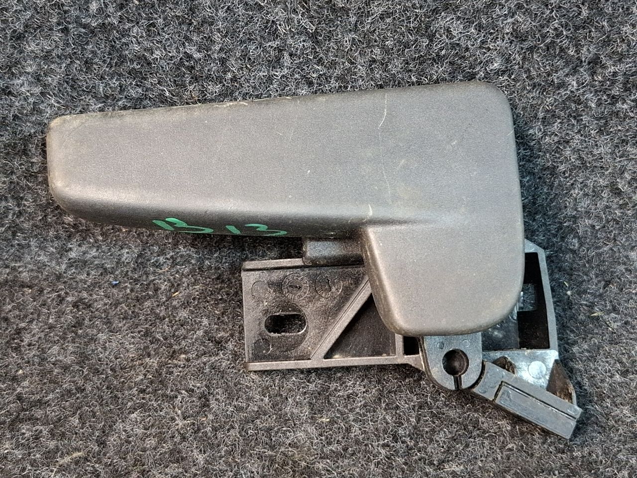 ручка открывания капота Volkswagen Jetta 7 поколение 2021, 1.4 л., бензин, АКПП, серый, передний привод - фото №1